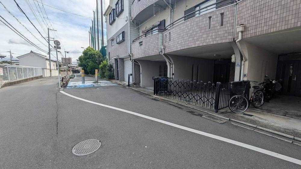 八雲東町1丁目　中古一戸建ての前面道路含む現地写真|■物件内覧・資金計画相談・住宅ローン相談、リフォーム相談、お問合せ受付中■
※当日・翌日のご内覧、ご相談はお電話でのお問合せがスムーズです！