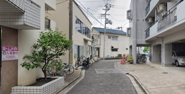 マンション一里塚の周辺