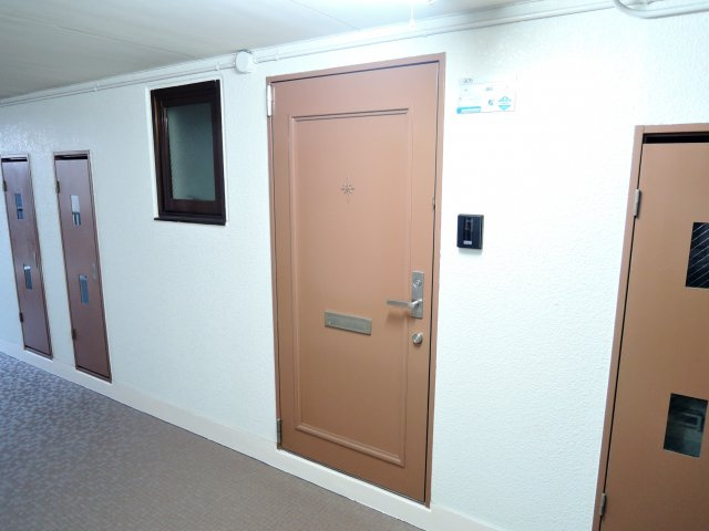 マンション一里塚の玄関
