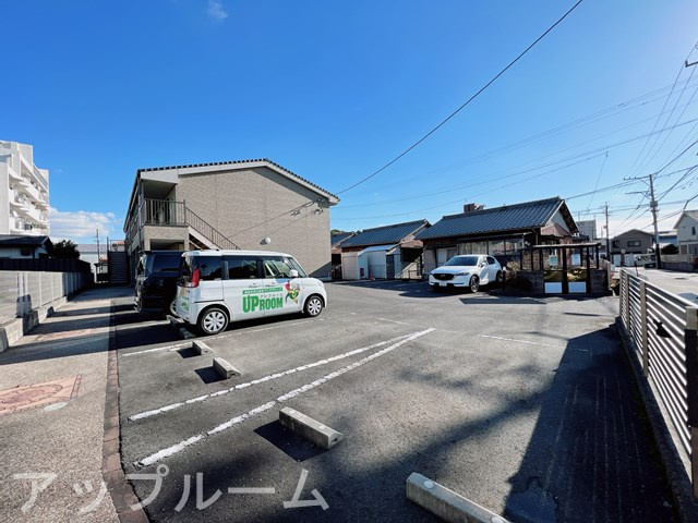 サニーコート曳馬の駐車場