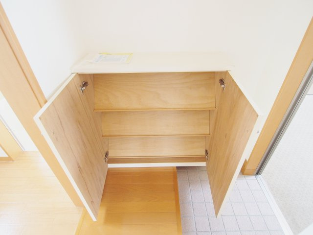 メゾンさつきの玄関