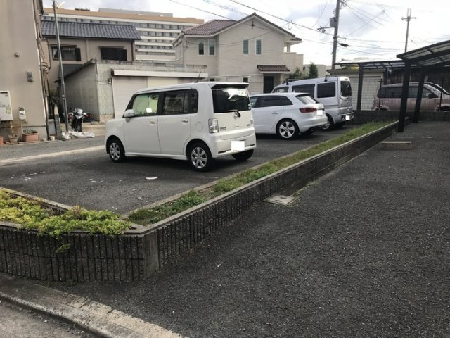 リベーラ辻の駐車場