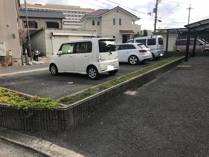 リベーラ辻の駐車場