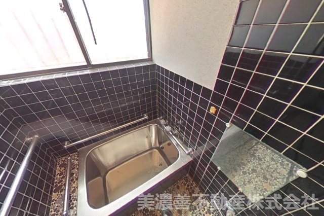 ６７４１３　岐阜市長良中古戸建の浴室
