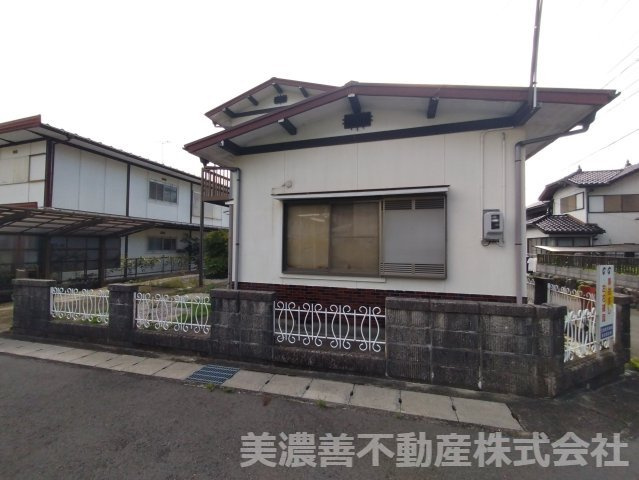 ６７４１３　岐阜市長良中古戸建の外観