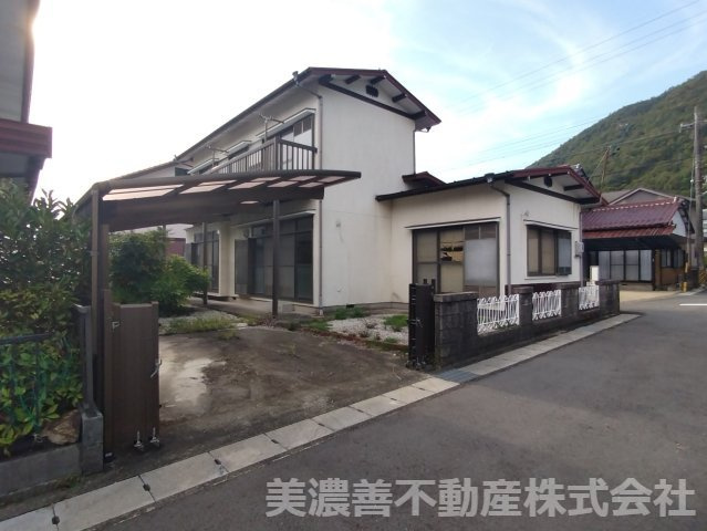 ６７４１３　岐阜市長良中古戸建の外観