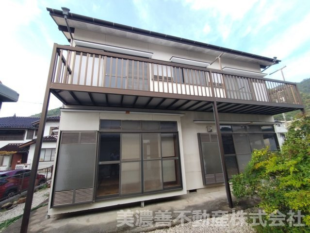 ６７４１３　岐阜市長良中古戸建の外観