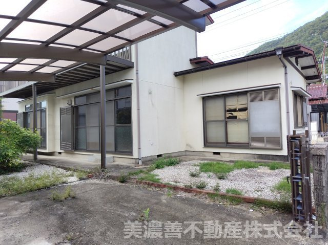６７４１３　岐阜市長良中古戸建の外観