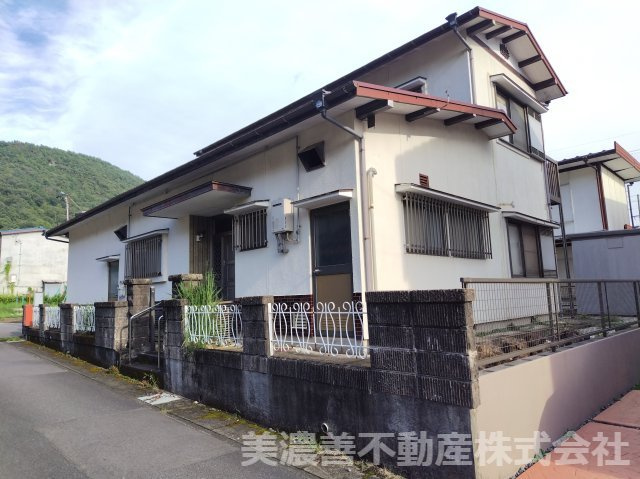 ６７４１３　岐阜市長良中古戸建の外観