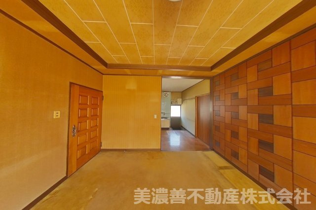 ６７４１３　岐阜市長良中古戸建の居間・リビング