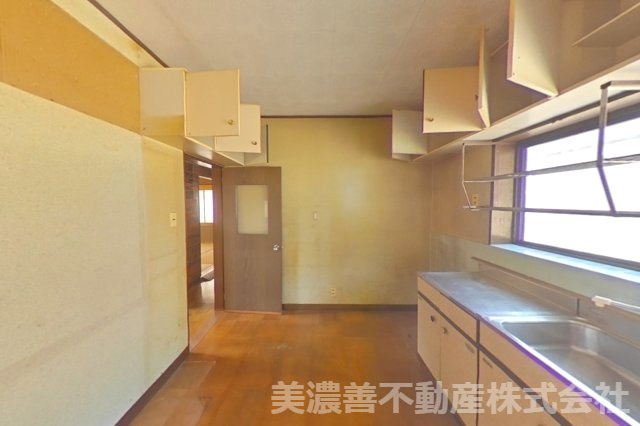 ６７４１３　岐阜市長良中古戸建のキッチン
