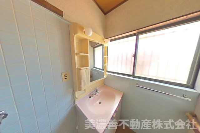 ６７４１３　岐阜市長良中古戸建の洗面所