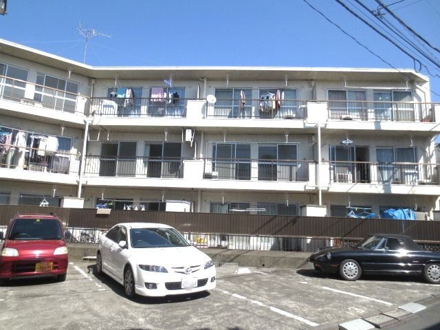 エレガンス仙川の駐車場