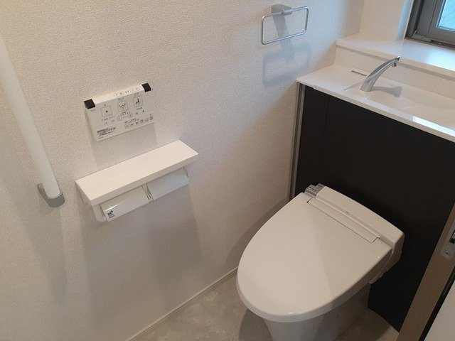 ボルダーズのトイレ|落ち着いた色調のトイレです