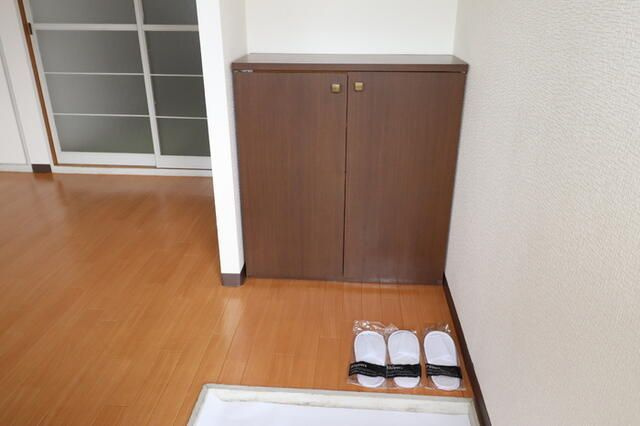 キャピタル高松台の玄関