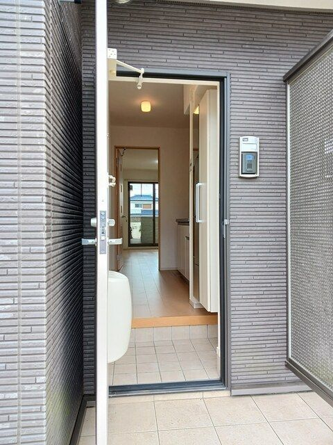ビューラ塩津南田の玄関
