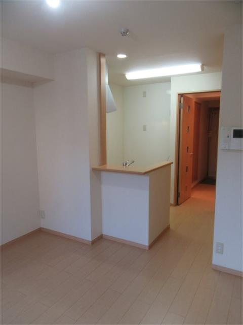 狛江市中和泉３丁目の賃貸マンションの居間・リビング