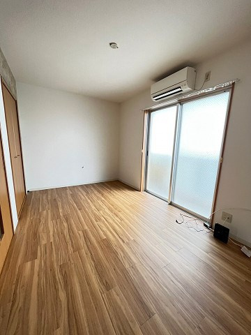 尼崎市潮江２丁目のアパートの居間・リビング|居間です