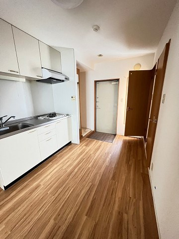 尼崎市潮江２丁目のアパートの居間・リビング|こちらのリビングで趣味の時間をお楽しみください