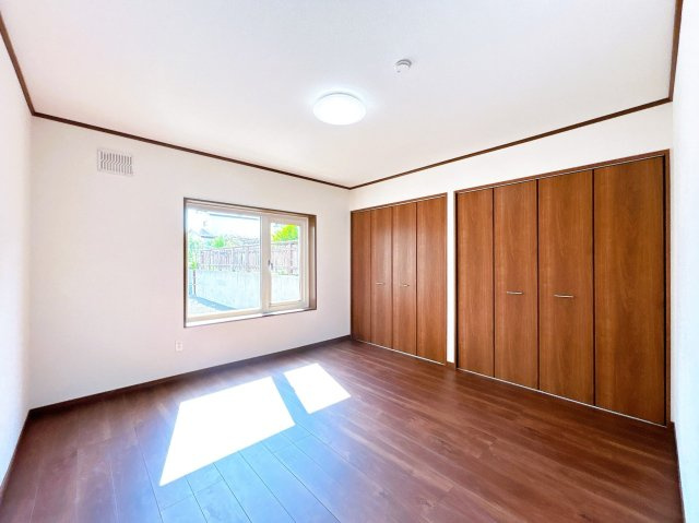 網走市向陽ヶ丘５丁目９番１号　中古売家の洋室|【リフォーム済】１階洋室です。フローリング重張、クロス張替、クローゼット新設致しました。