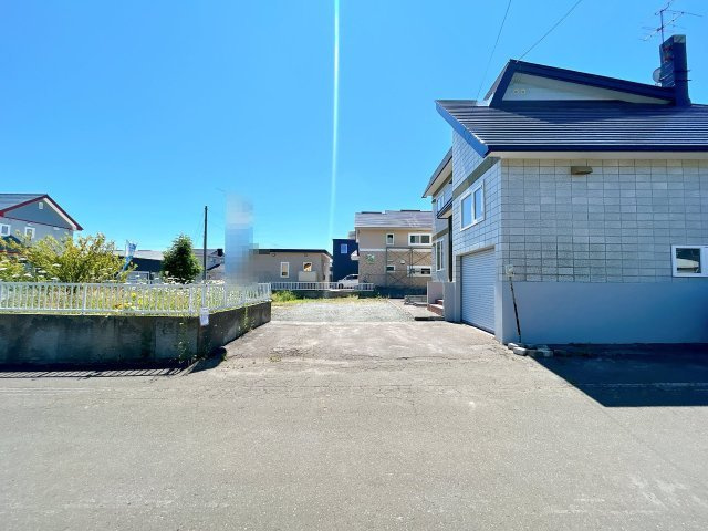 網走市向陽ヶ丘５丁目９番１号　中古売家の駐車場|【リフォーム済】駐車場です。一部擁壁を撤去し拡張致しました。