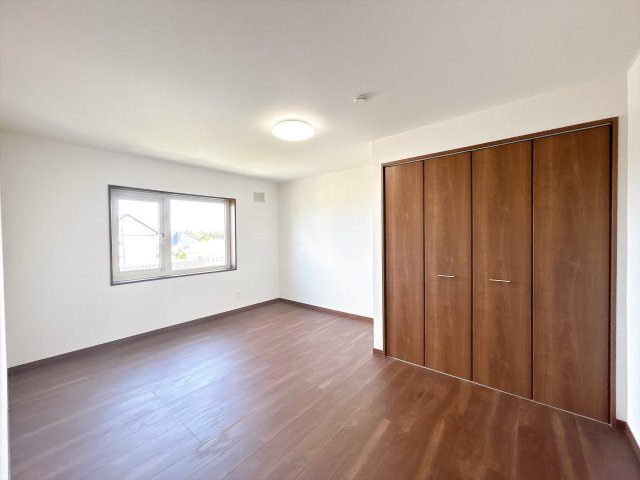 網走市向陽ヶ丘５丁目９番１号　中古売家の洋室|【リフォーム済】2階洋室です。フロア重張、クロス張替、クローゼット新設致しました。