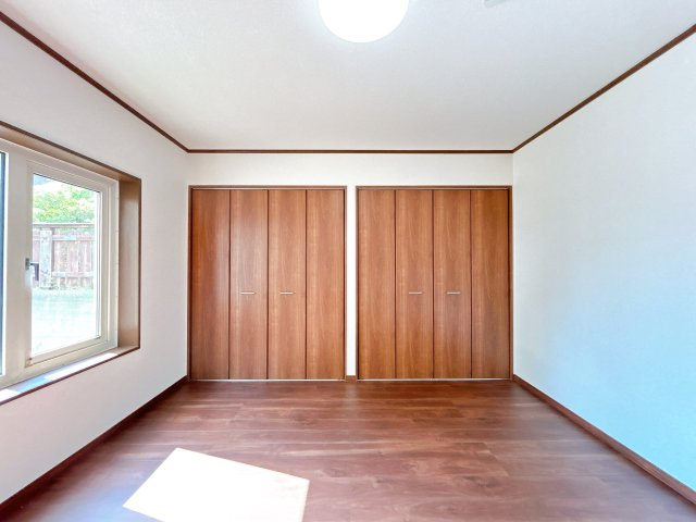 網走市向陽ヶ丘５丁目９番１号　中古売家の収納|【リフォーム済】1階洋室クローゼットです。
