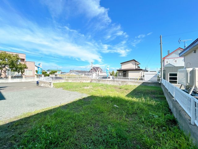 網走市向陽ヶ丘５丁目９番１号　中古売家の庭|【リフォーム済】庭です。