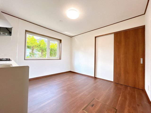 網走市向陽ヶ丘５丁目９番１号　中古売家のキッチン|【リフォーム済】キッチン別アングルです。