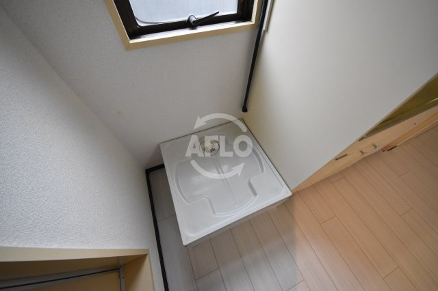 ロイヤルハイツ扇町の設備|ロイヤルハイツ扇町　室内洗濯機置き場