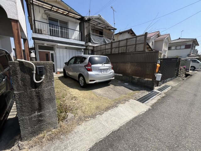自由が丘本町2丁目貸家の駐車場