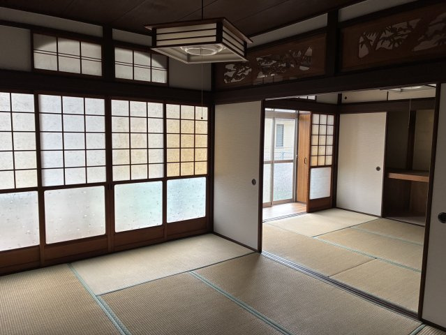 東惣付け　戸建ての和室|1階和室が二間続きになっており、襖を開けると広く使えます。