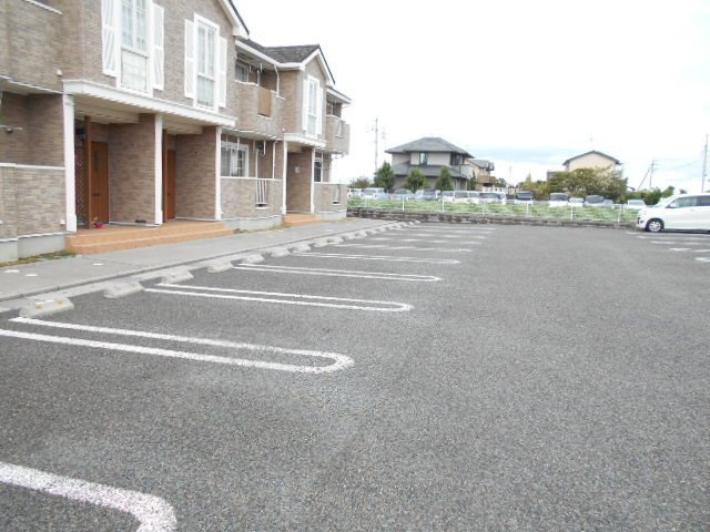 フィオーレさくらＣの駐車場