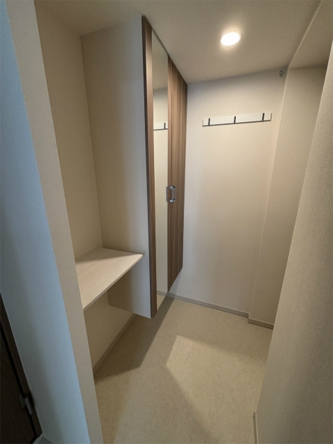 R-Residence南千束の玄関|明るい玄関です