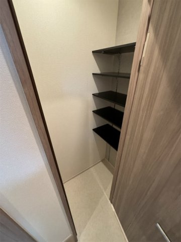 R-Residence南千束の玄関|明るい玄関です