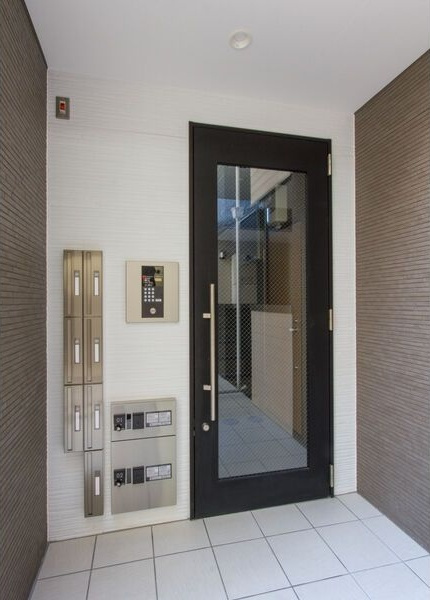 LUXE.STYLE辻町WESTのエントランス