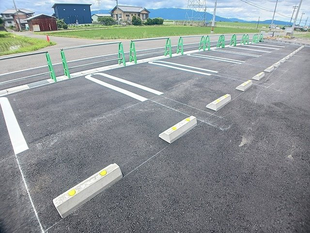 カーサ　ファミーユの駐車場