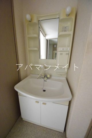 【洗面所】 | グローリメゾン原宿 | シャワー付き洗面台です！