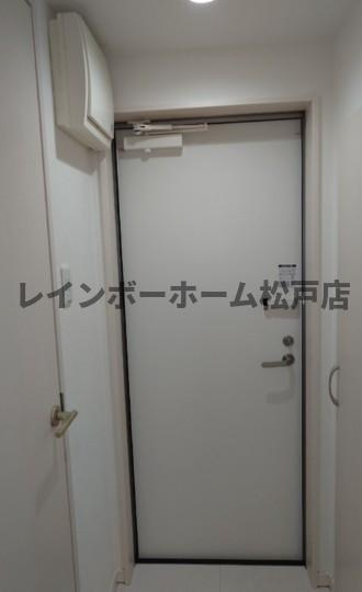 ルミエール仲介手数料（賃料の1.10ヵ月）の50％OFF対象物件！の玄関|収納もある玄関です