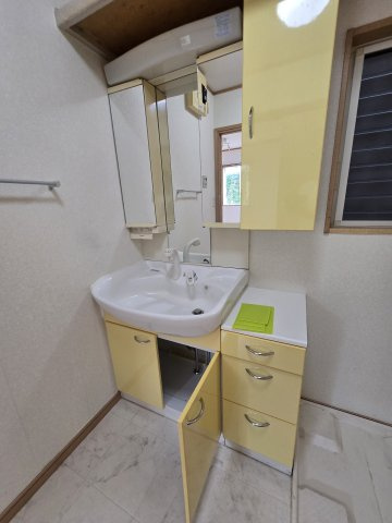 岩倉市新柳町２丁目の中古一戸建の独立洗面台
