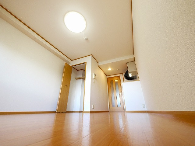 フレ　ルミエールの内装|明るい色調の室内です