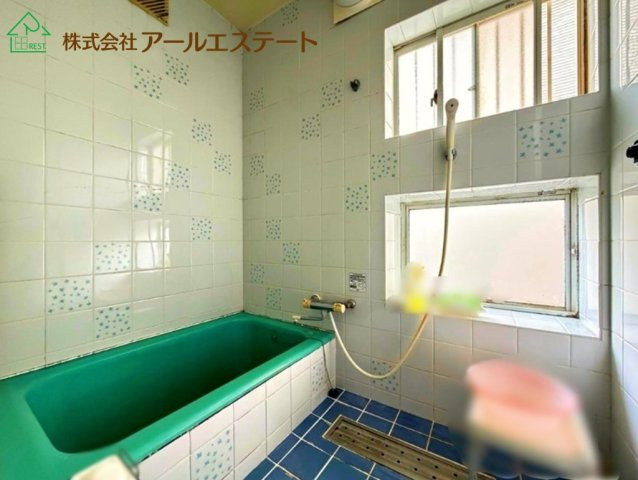 高砂市曽根町　　　　山陽電鉄「山陽曽根駅」徒歩8分の浴室