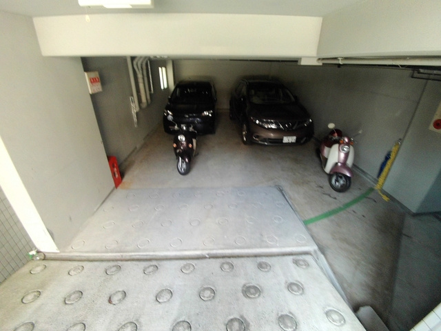長谷川ビルの駐車場