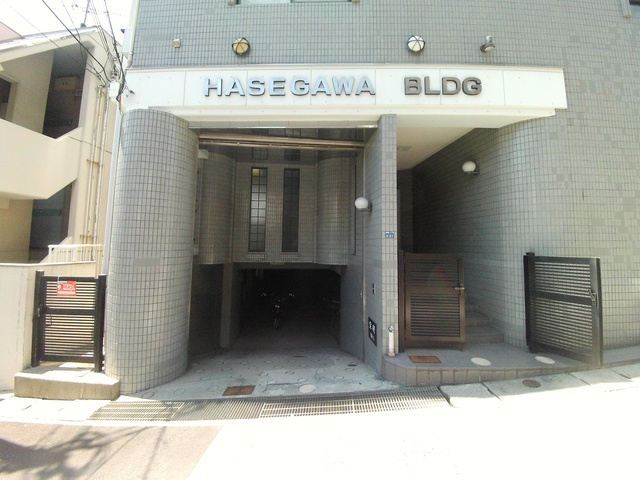 長谷川ビルのエントランス