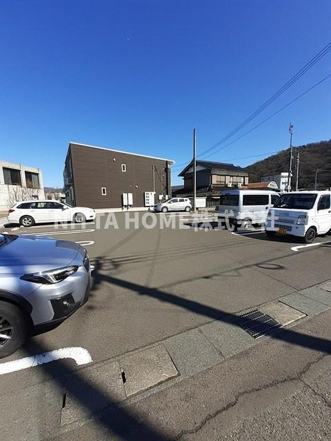フォー　シーズンの駐車場|敷地内駐車場に空きがあります◇