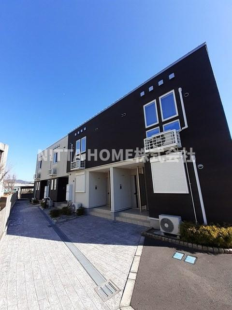フォー　シーズンのエントランス|お部屋は２階です♪