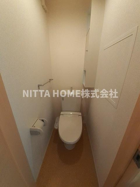 フォー　シーズンのトイレ|温水洗浄便座付きのトイレです＊