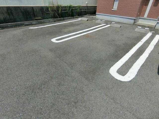 Ｃａｌｍｅ　ａｎｇｅの駐車場