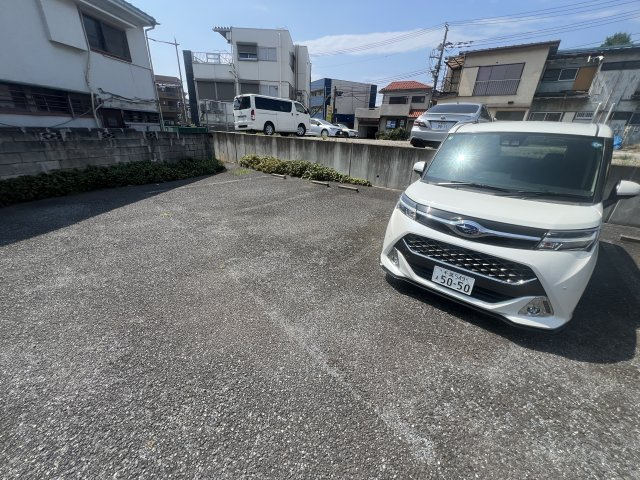 グリーンコート椿森の駐車場