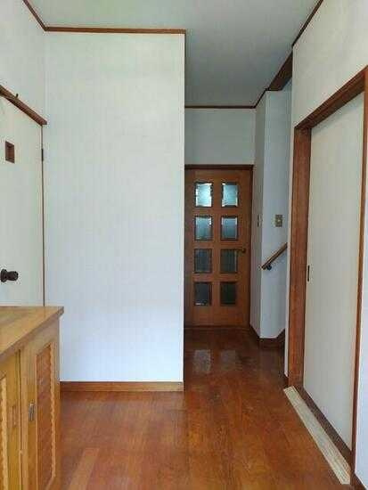 【玄関】 | 川口市前田戸建 | 収納もある玄関です
